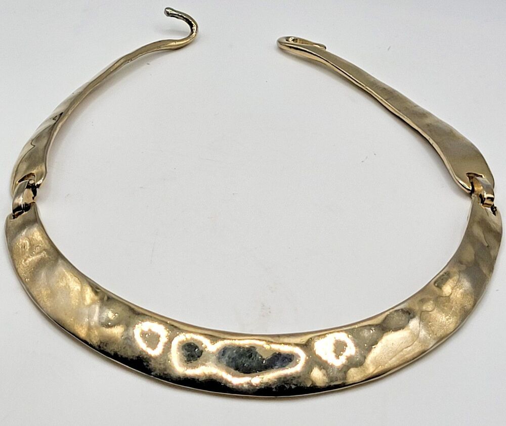 Vintage 1985 Signed Gay Boyer Gold Tone Hammered Hinged Collar Choker Necklace